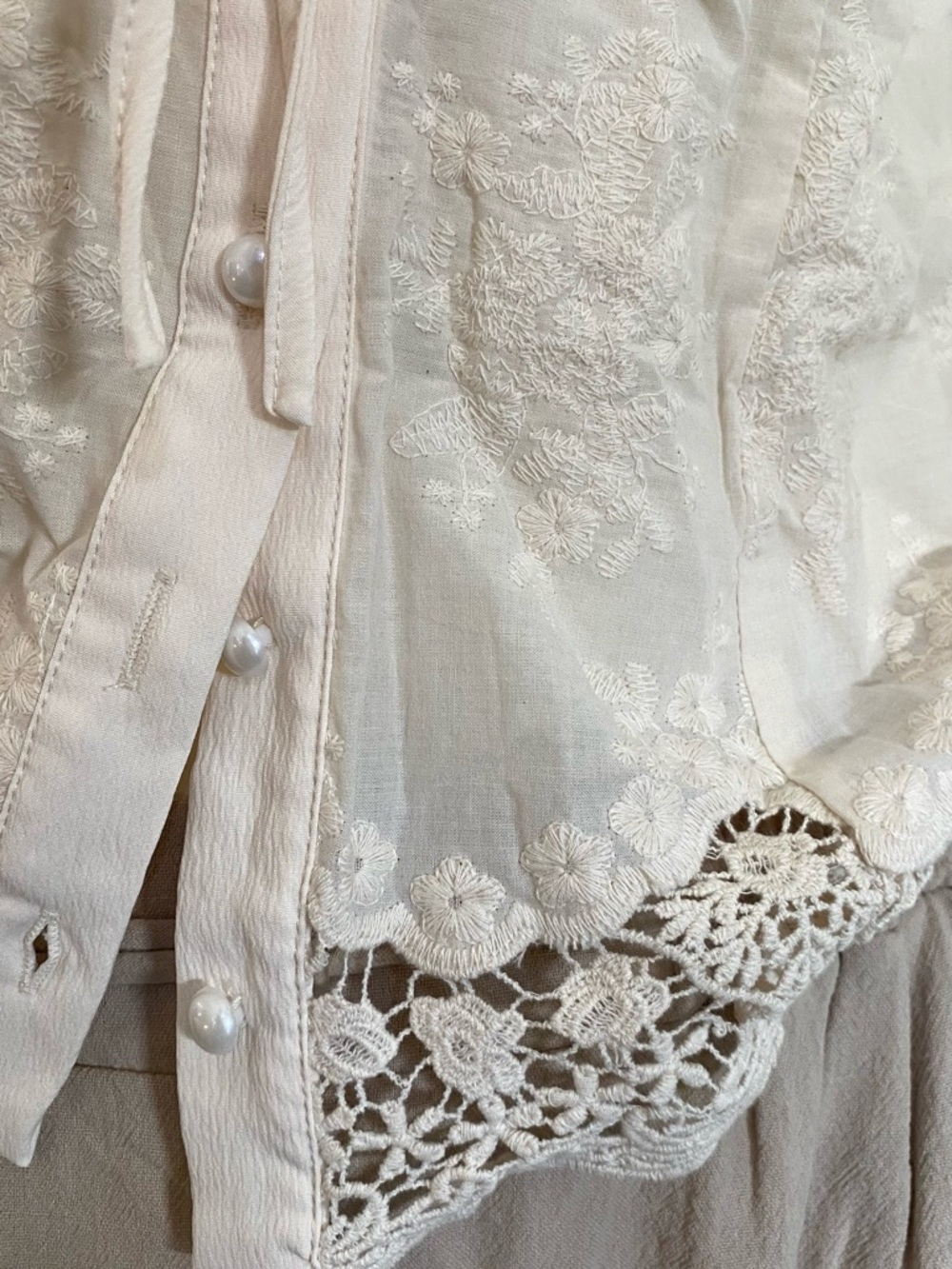 Ivory Ruffle Lace Peasant Blouse - Picture 3 of 5